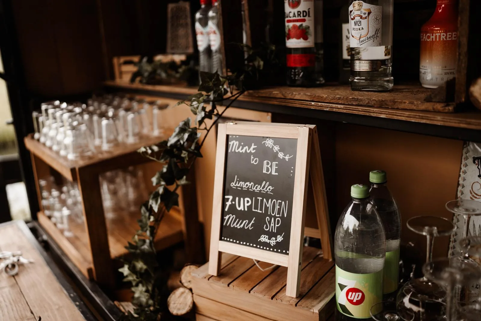 Professioneel bereide cocktail met verse ingrediënten door Mr Foodtruck Cocktails